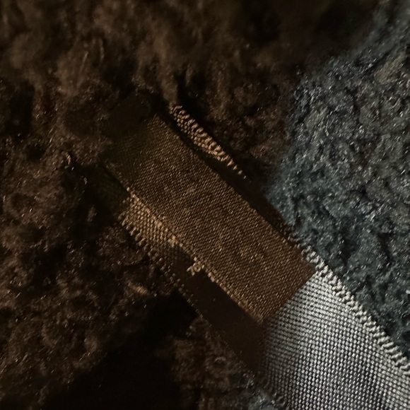 SKIMS teddy pullover with quarter snaps and high neck - Picture 13 of 14